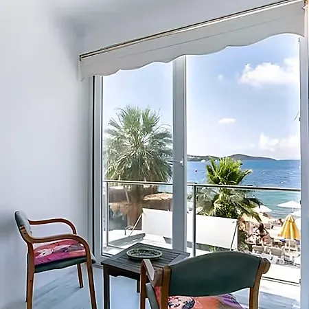 Otel Seafront House
