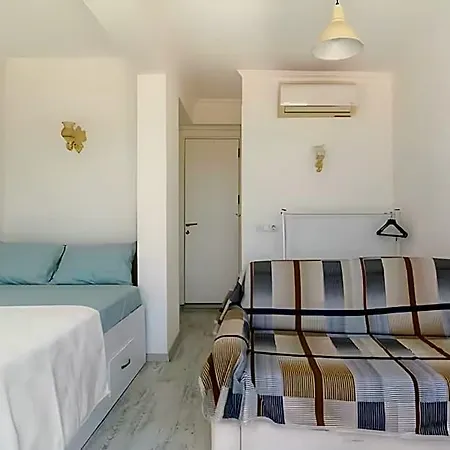 Otel Seafront House