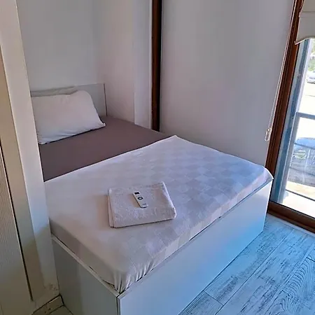 Seafront House Otel